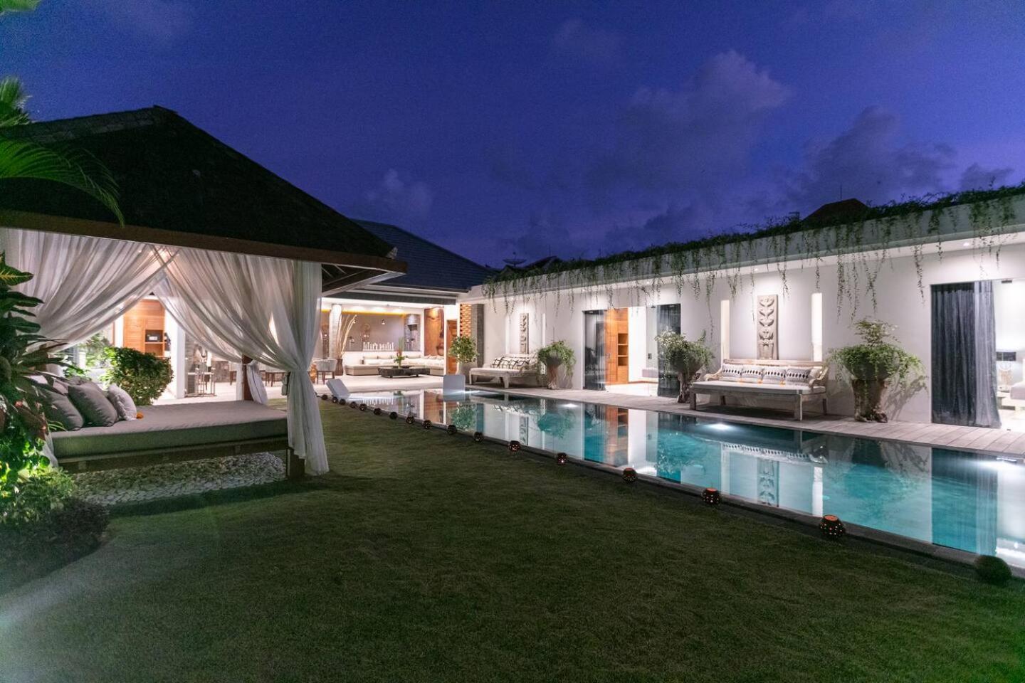 4 Bd Villa With Large Garden, Pool In Seminyak Exterior foto