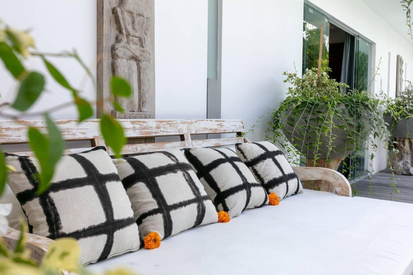 4 Bd Villa With Large Garden, Pool In Seminyak Exterior foto