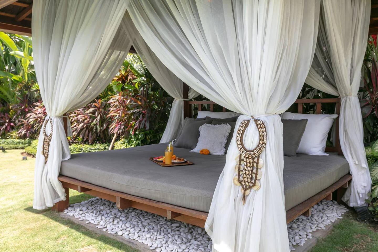 4 Bd Villa With Large Garden, Pool In Seminyak Exterior foto